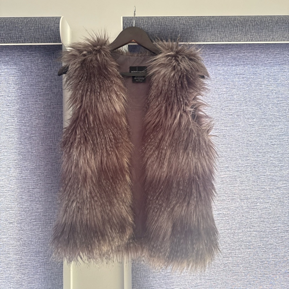 Moda International Gray Faux Fur Vest (Small)